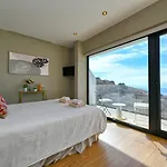 Villa Stunning With Sea View And Pool