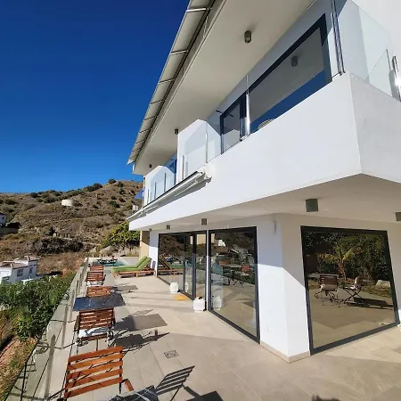 Stunning With Heated Infinity Pool
