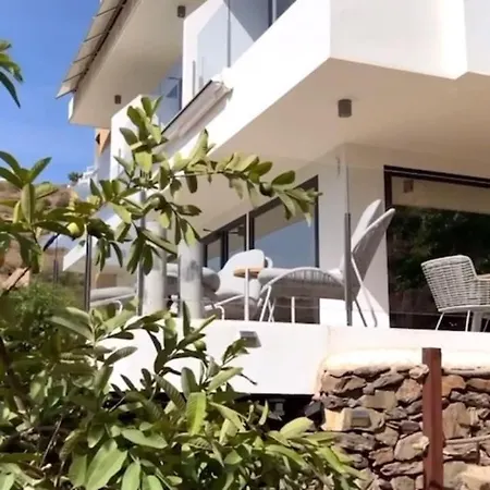 Stunning With Heated Infinity Pool Villa *
