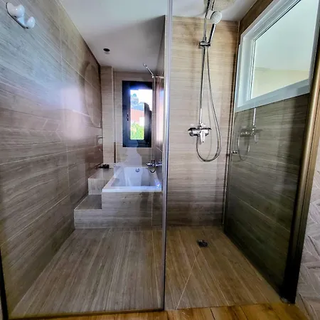 Stunning With Heated Infinity Pool