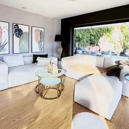 Stunning With Heated Infinity Pool *