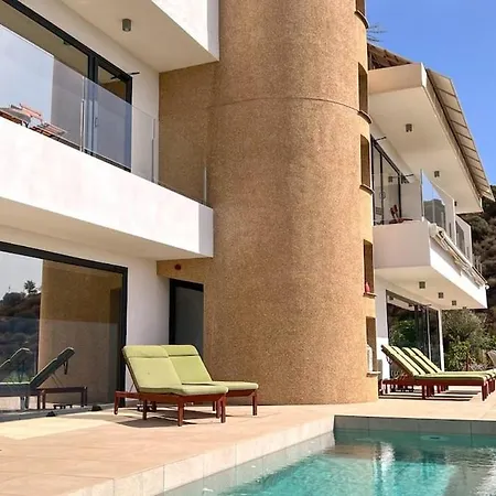 Stunning With Heated Infinity Pool Villa