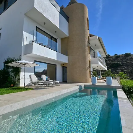 Stunning With Sea View And Pool Villa *
